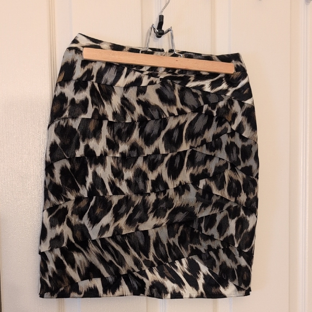 Worthington Black and Cream Animal Print Pencil Skirt size 4
